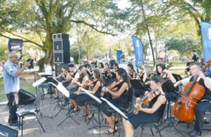 Em Santa Cruz | Espetáculos de música e dança levaram público à Praça da Bandeira