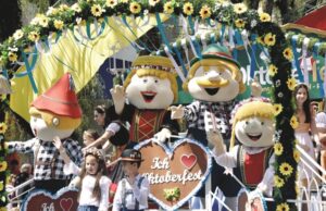 Festa da Alegria | Primeiro desfile da 38ª Oktoberfest ocorre neste domingo