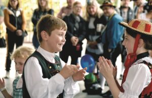 Crianças têm acesso gratuito à 38ª Oktoberfest nesta quinta