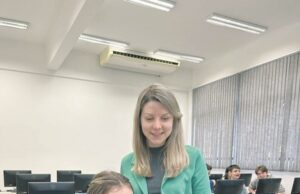 Tayná Luiza Henn: a melhor parte é poder acompanhar a evolução de cada estudante