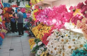Finados | Confira o que abre e fecha no feriado de quinta