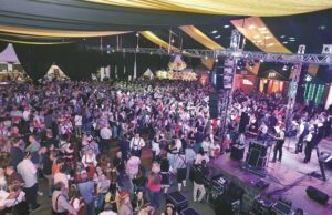 Público da 38ª Oktoberfest chega a 100 mil pessoas em quatro dias
