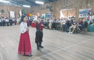 Tradições Gaúchas | Concurso Santa Cruz no Rio Grande reúne mais de 400 alunos