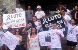 Familiares pedem justiça no caso de homens baleados por PM em Santa Cruz