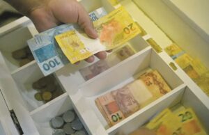 Tá valendo | Salário mínimo de R$ 1.412,00 em vigor