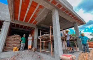 Prefeita Helena visita obras nos bairros Bom Jesus e Linha Santa Cruz