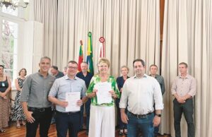 Santa Cruz | Prefeita Helena assina autorização do início das obras de saneamento