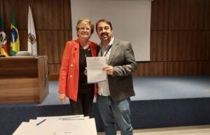 Helena empossa novo secretário de Educação