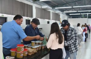 Proposta diferenciada | 3ª edição da AgroFeira atrai famílias em busca de produtos da agricultura local