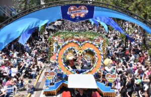 Recorde | Maior desfile da história da Oktoberfest reúne mais de 40 mil espectadores