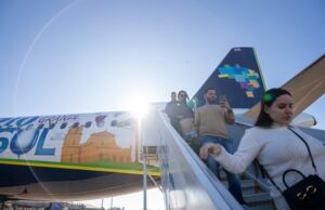 Reconstrução do RS | Emoção e clima festivo na retomada de voos