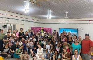 Aprendizado | Noite de autógrafos marca lançamento de livro na Emei Castelo Infantil