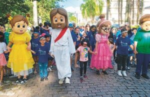 Evento | Milhares de pessoas prestigiam a 4ª Marcha para Jesus