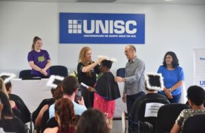 Cerimônia | Projeto Sonho de Leitura forma 12 idosos alfabetizados no Cras Beatriz