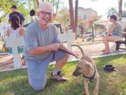 Feira de Adoção | Ação na Praça da Bandeira atrai grande público e 20 animais ganham novos lares