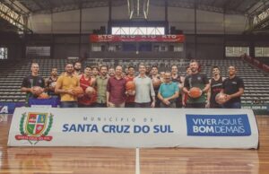 União Corinthians | Clube doa alimentos e bolas ao município