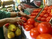 Bolso do consumidor | Cesta básica sobe mais de 14%