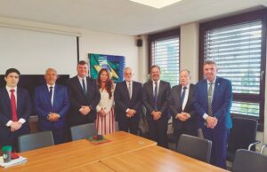 Antes da COP-11 | Comitiva abre diálogo em prol do setor tabaco