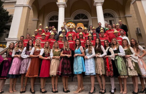 Coordenadores voluntários da Oktoberfest e candidatas a soberanas são apresentados