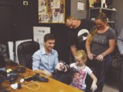 Mudança na rotina | Menina de seis anos ganha prótese móvel de startup