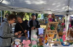 Santa Cruz | Feira de Artesanato alusiva ao Dia das Mães leva grande público à Praça da Bandeira