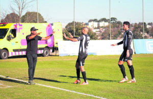 Gaúcho A2 | Santa Cruz vence e segue vivo