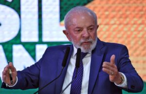 Economia | Governo anuncia R$ 30 bi em crédito para setores afetados por tarifaço dos EUA