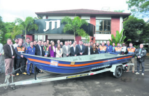 Enchentes | JTI doa barcos para Defesas Civis da região