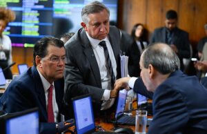 Economia | Senado aprova isenção do IR até R$ 5 mil; proposta vai à Câmara