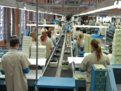 Economia | Faturamento da indústria sobe, mas emprego cai pelo terceiro mês