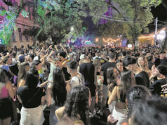 Santa Folia | Sábado é com o tradicional Bailinho da Borges