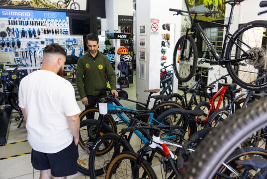 Trabalho | Comércio garante saldo positivo em Santa Cruz em 2025