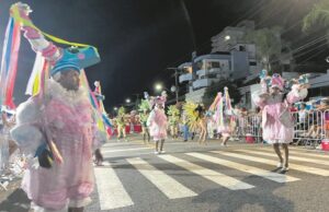 Santa Folia | Escolas de samba disputam título amanhã