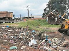 BR-471 | Equipes fazem limpeza de bueiros em trecho da via