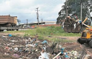 BR-471 | Equipes fazem limpeza de bueiros em trecho da via