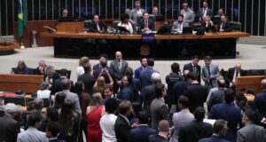 Trabalho | Câmara aprova, em dois turnos, a PEC pelo fim da escala 6×1