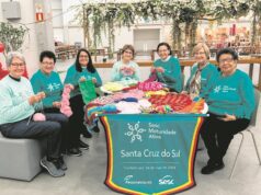 Maturidade ativa | Idosos promovem tricotaço solidário em Santa Cruz