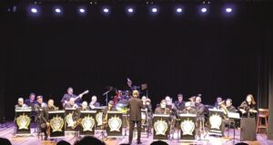 Música | Santa Brass comemora dez anos com show