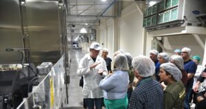 Santa Cruz do Sul | Grupo participa de visita guiada à nova fábrica de chocolates