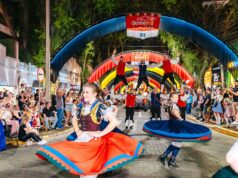 Festa da Alegria | Desfile noturno marca abertura da 41ª Oktoberfest