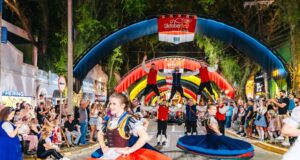 Festa da Alegria | Desfile noturno marca abertura da 41ª Oktoberfest