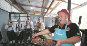 Rio Pardinho | Festival da Galinha Recheada celebra dez anos