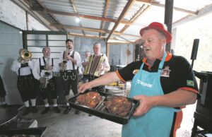 Rio Pardinho | Festival da Galinha Recheada celebra dez anos