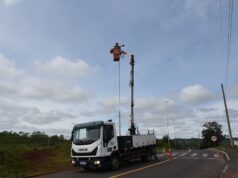 Iluminação Pública | Prefeitura instala postes para luminárias na Estrada Bruno Pritsch