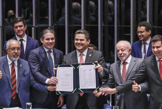 Trabalho | Congresso promulga emenda do fim da 6×1; escala 5×2 começa em 60 dias