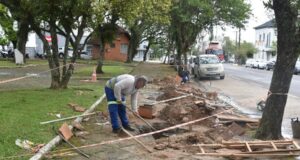 Estação de Apoio | Prefeitura inicia instalação de estrutura para motoboys