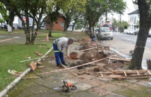 Estação de Apoio | Prefeitura inicia instalação de estrutura para motoboys