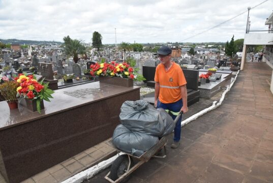 Finados | Cemitérios municipais recebem serviços de limpeza e melhorias